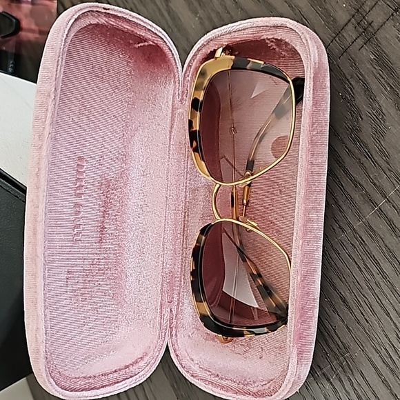 Miu miu tortoiseshell sunglasses - Picture 5 of 5